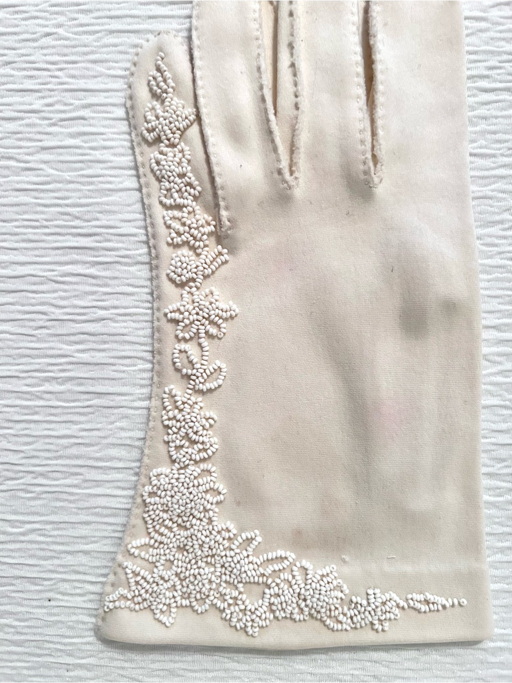 Women’s Elegant Vintage Off White Beaded Wedding Gloves - Picture 3 of 10
